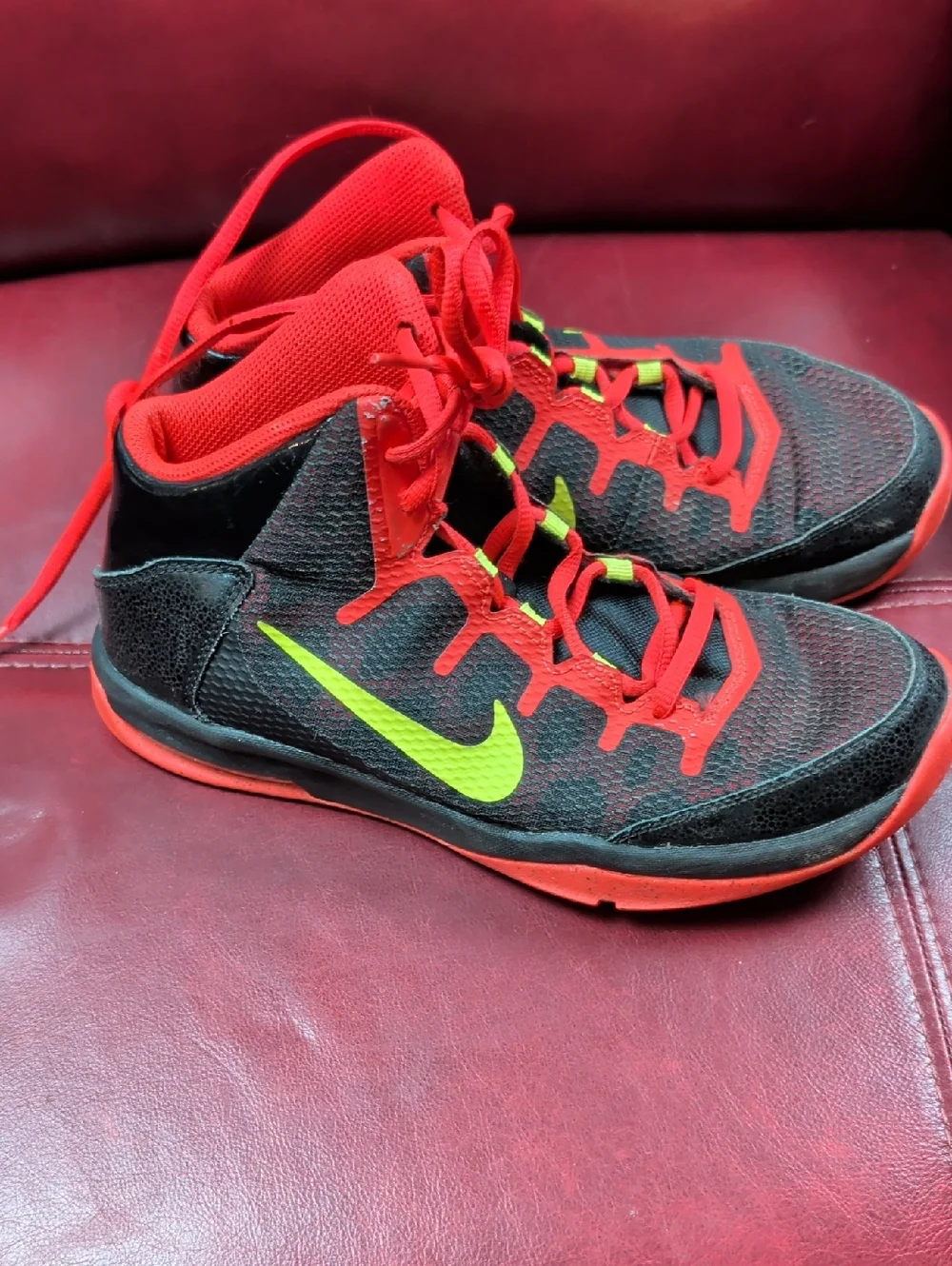 Nike Zoom Without A Doubt Kids Boy's Size 6.5 Y